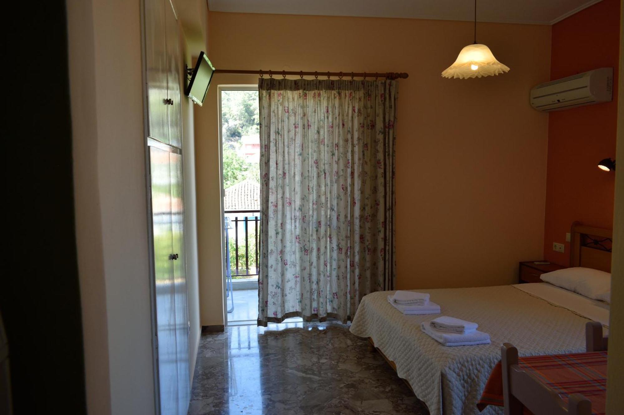 Stamoulis Apartments Agia Efimia Oda fotoğraf